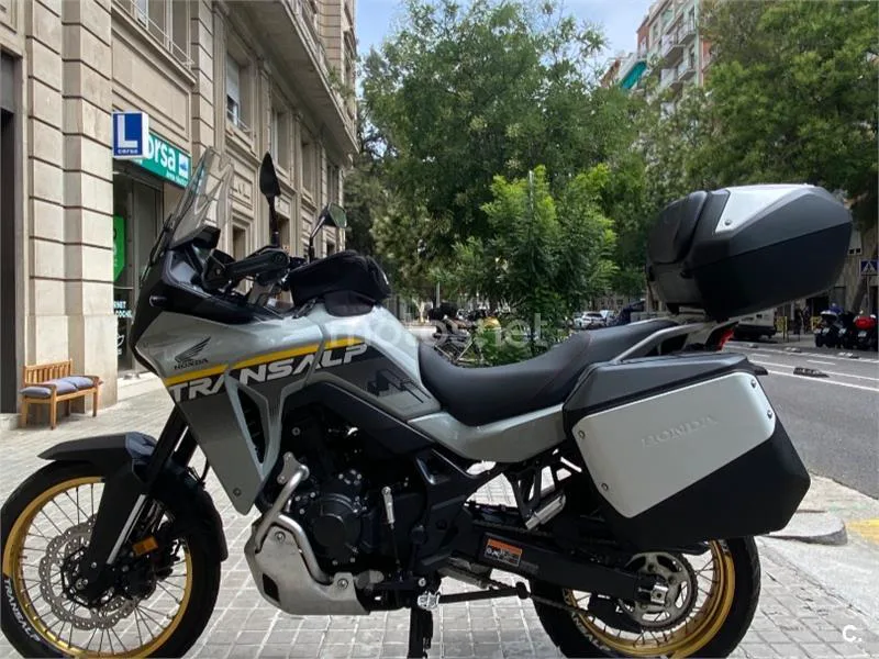 Honda XL750 Transalp - Vista 5