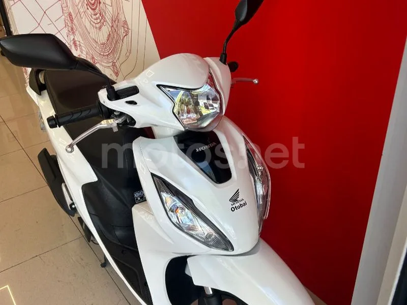 Honda Vision 110 - Vista 7