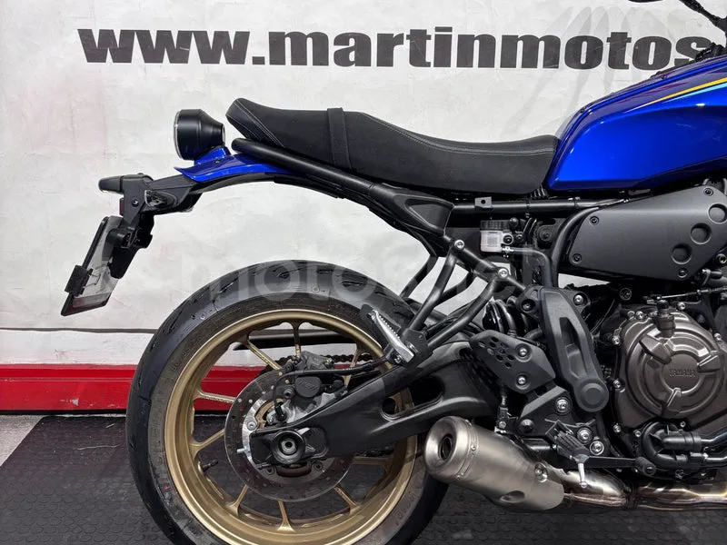 Yamaha XSR700 - Vista 7