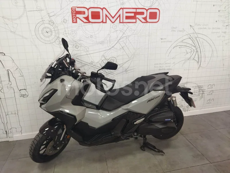 Honda ADV350 - Vista 3
