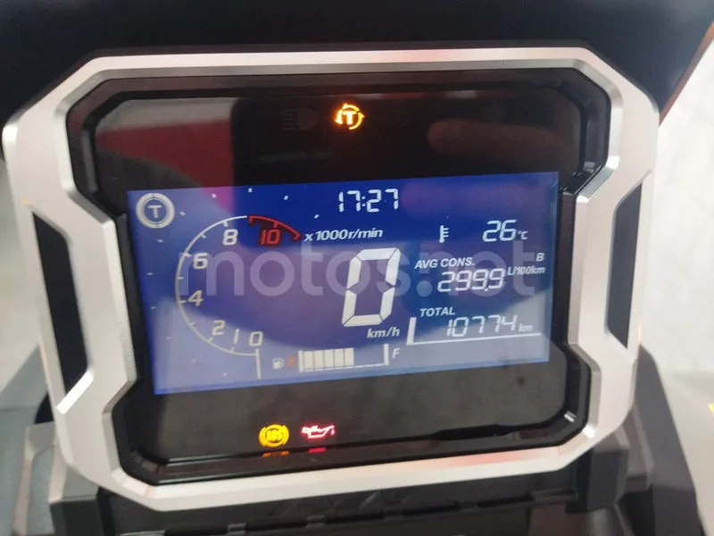 Honda ADV350 - Vista 5