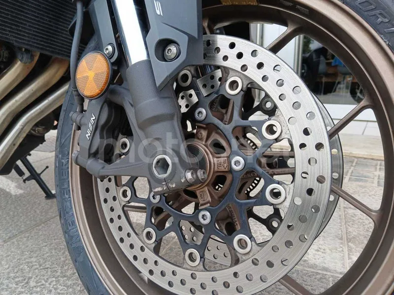Honda CB650R - Vista 11