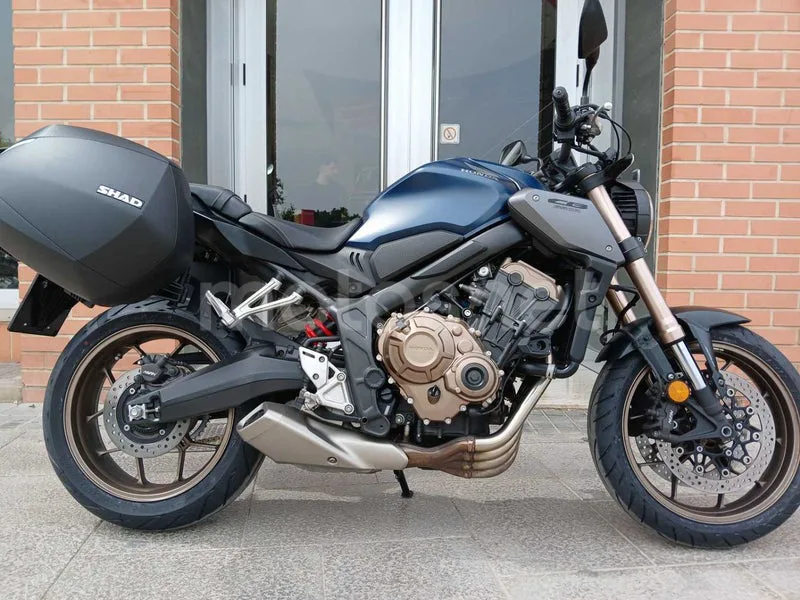 Honda CB650R - Vista 14
