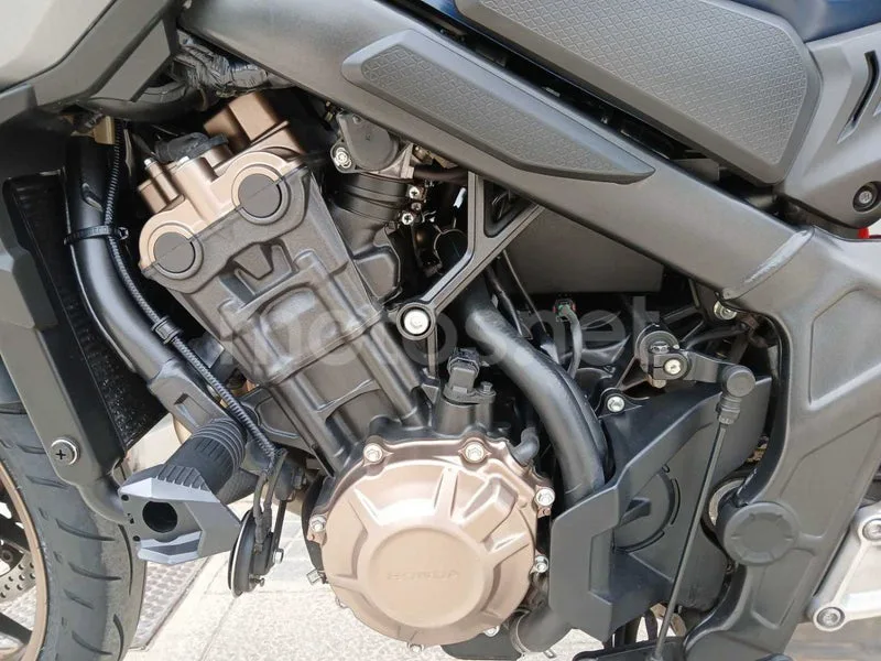 Honda CB650R - Vista 15