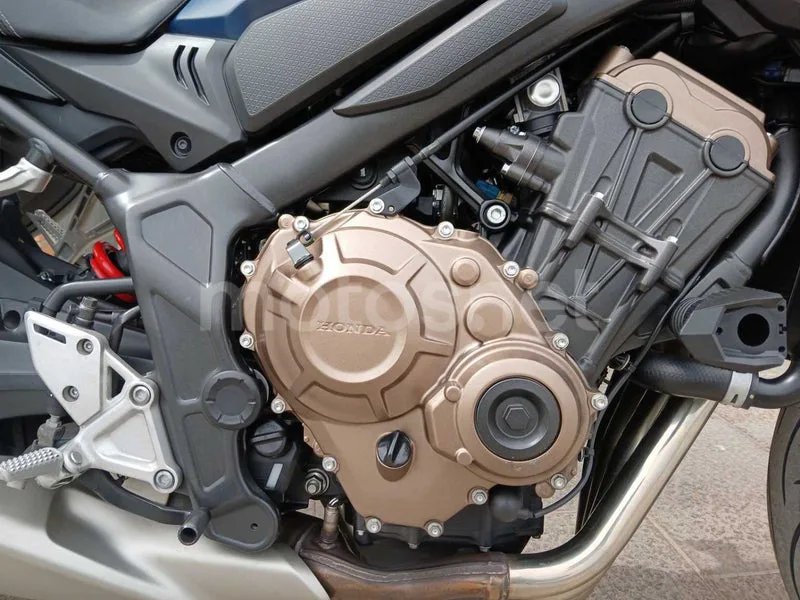Honda CB650R - Vista 9