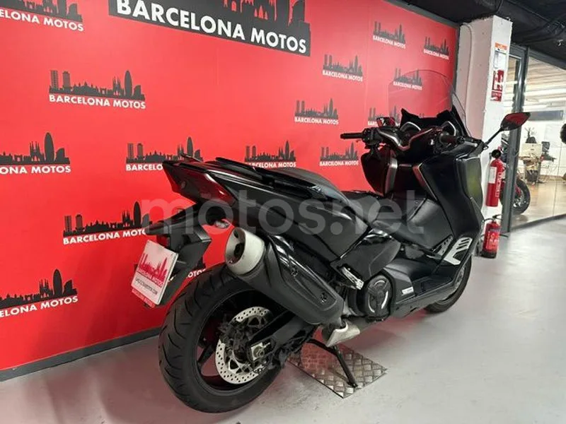 Yamaha TMAX - Vista 5