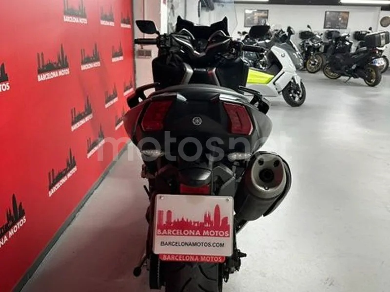Yamaha TMAX - Vista 6