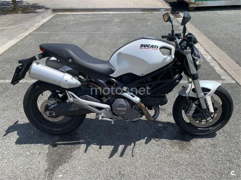 Ducati Monster 696 - Vista 3