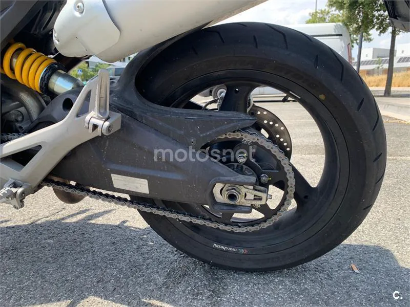 Ducati Monster 696 - Vista 4