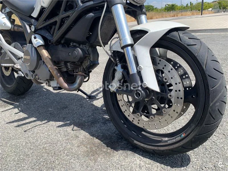 Ducati Monster 696 - Vista 9