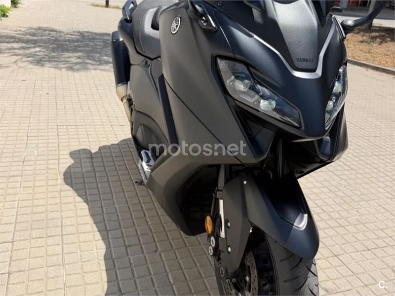 Yamaha TMAX - Vista 4