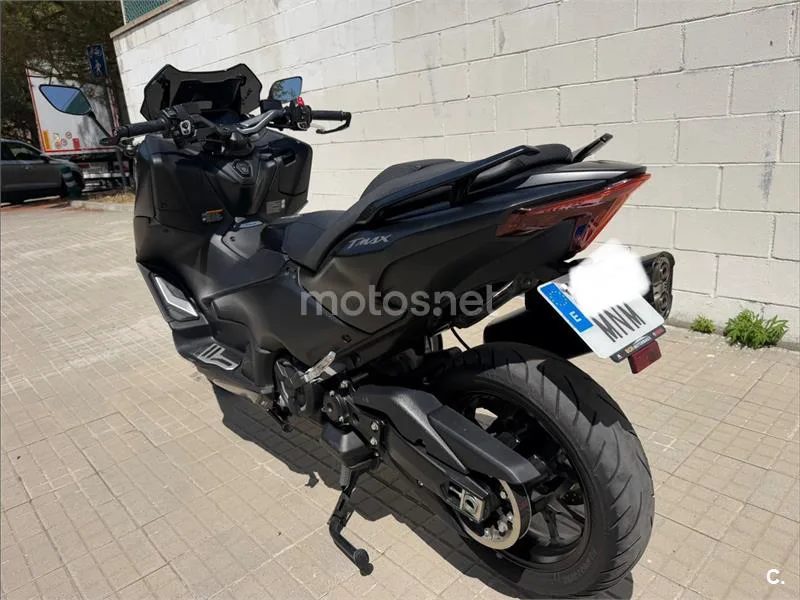 Yamaha TMAX - Vista 5