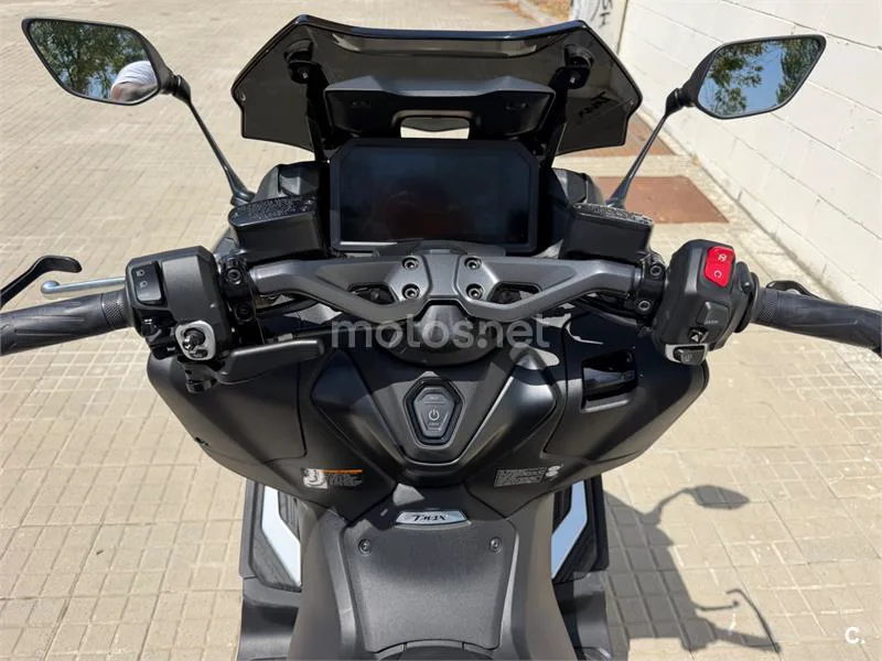 Yamaha TMAX - Vista 6