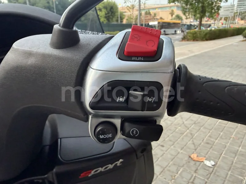 Piaggio MP3 - Vista 15
