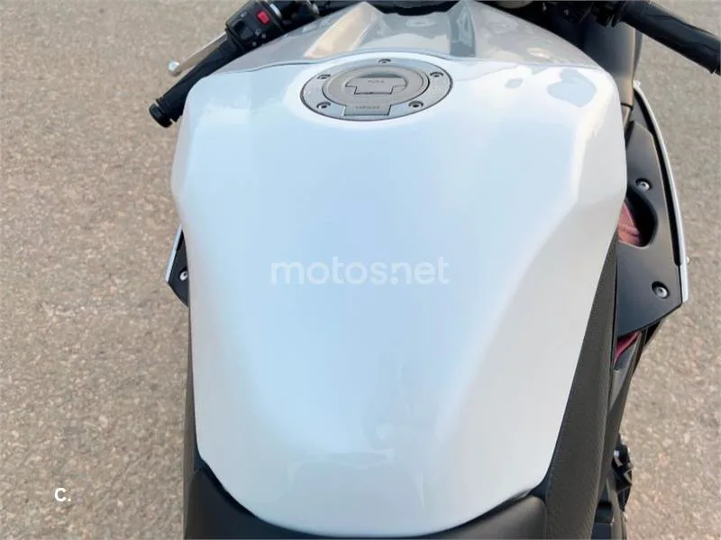 Yamaha YZF-R1 - Vista 6