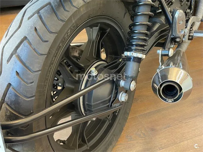 Moto Guzzi V7 II - Vista 7