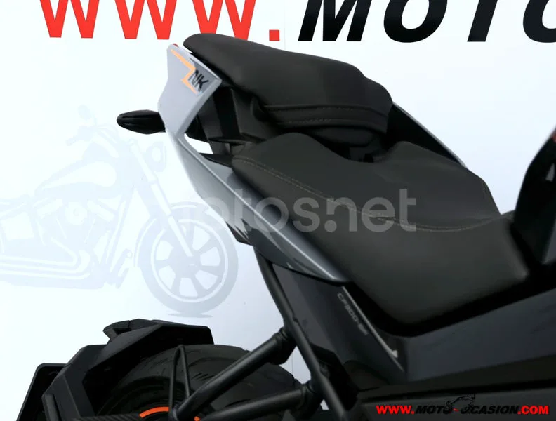 CFMOTO 300NK - Vista 11
