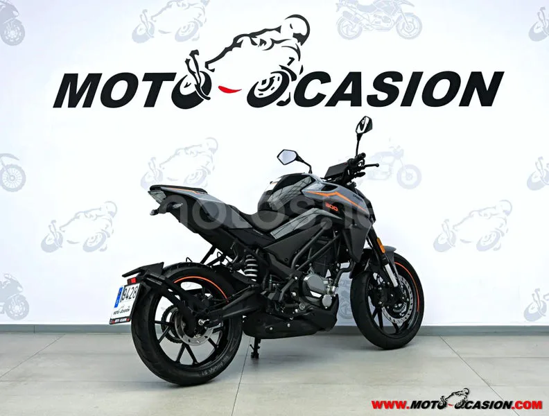 CFMOTO 300NK - Vista 3