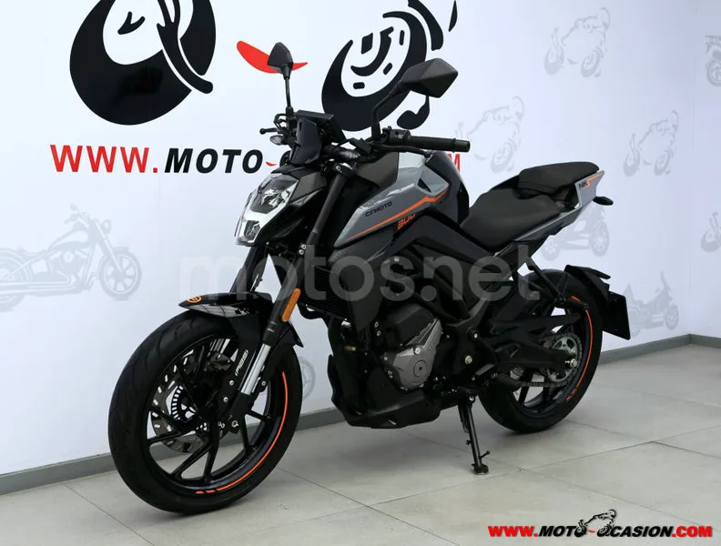 CFMOTO 300NK - Vista 8