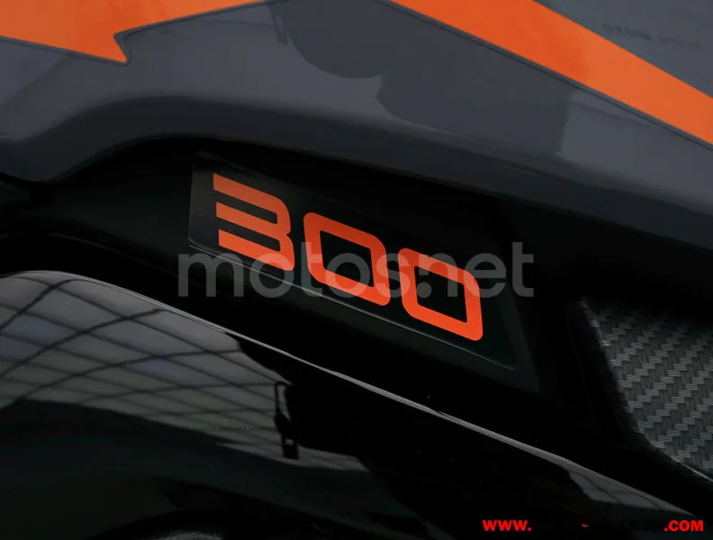 CFMOTO 300NK - Vista 9