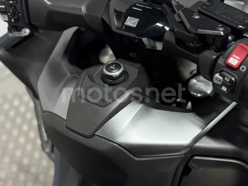 Honda Forza 750 - Vista 7