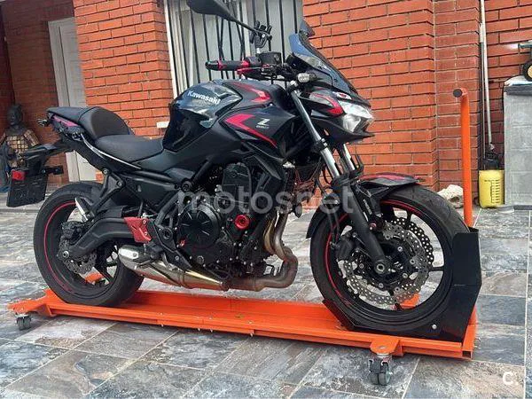 Kawasaki Z650 - Vista 3