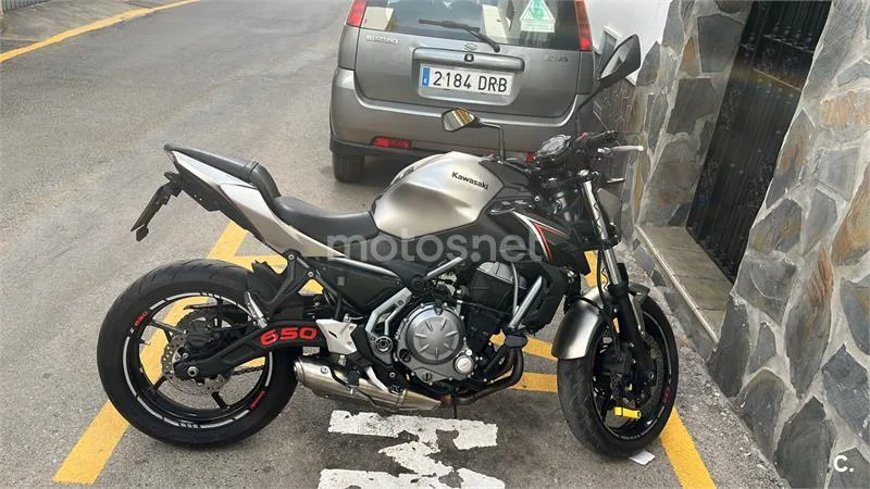 Kawasaki Z650 - Vista 3