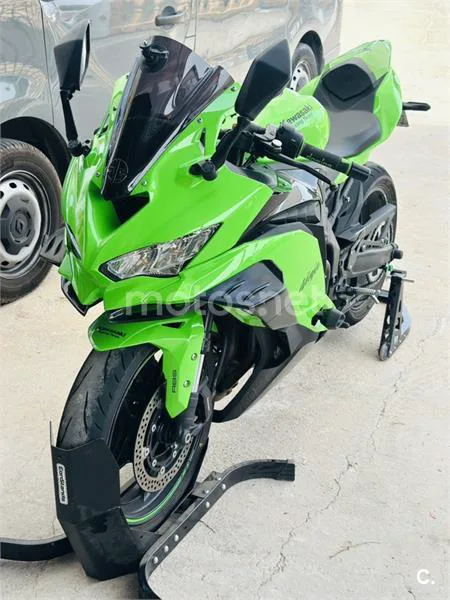 Kawasaki Ninja ZX-4RR - Vista 12