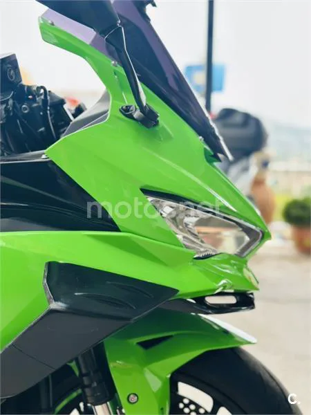 Kawasaki Ninja ZX-4RR - Vista 14