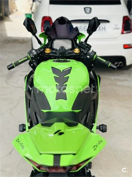 Kawasaki Ninja ZX-4RR - Vista 3