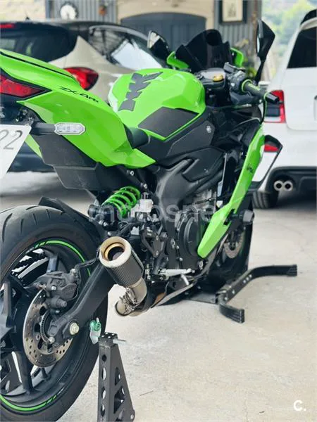 Kawasaki Ninja ZX-4RR - Vista 4