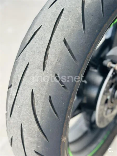 Kawasaki Ninja ZX-4RR - Vista 5
