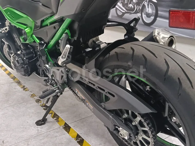 Kawasaki Z900 - Vista 5