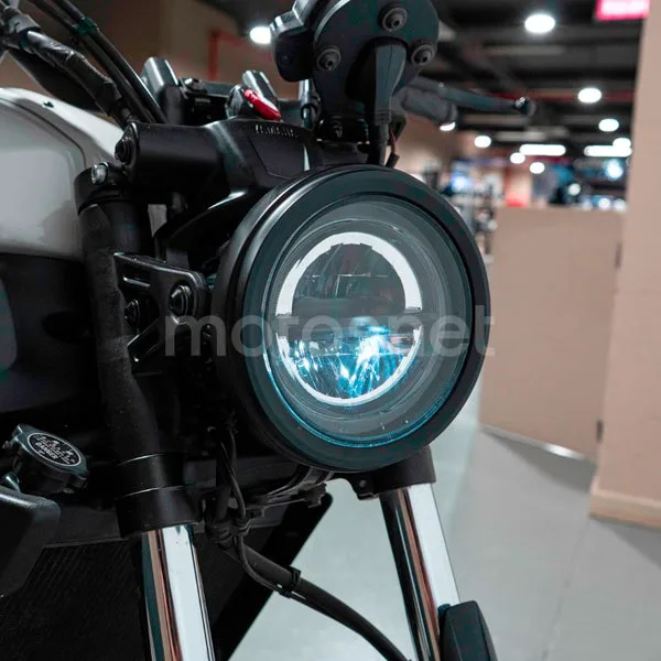 Yamaha XSR700 - Vista 13