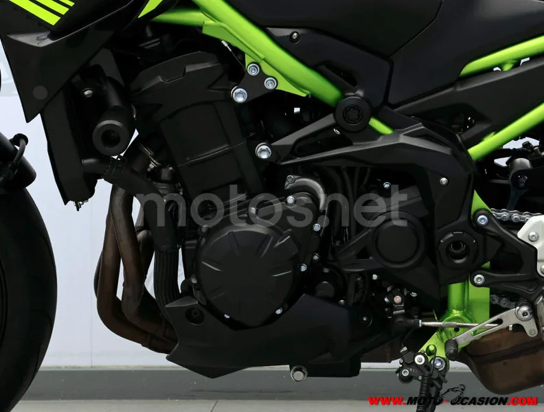 Kawasaki Z900 - Vista 10