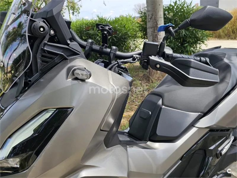 Honda ADV350 - Vista 3
