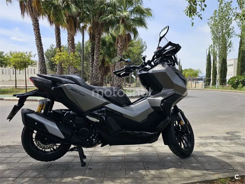 Honda ADV350 - Vista 4