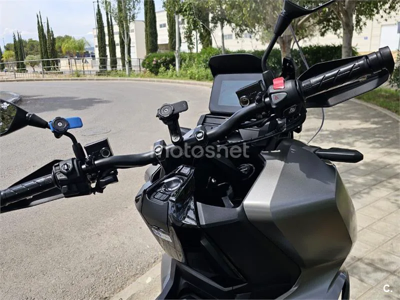 Honda ADV350 - Vista 5