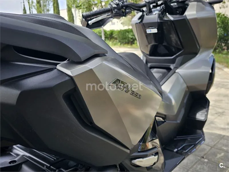 Honda ADV350 - Vista 6