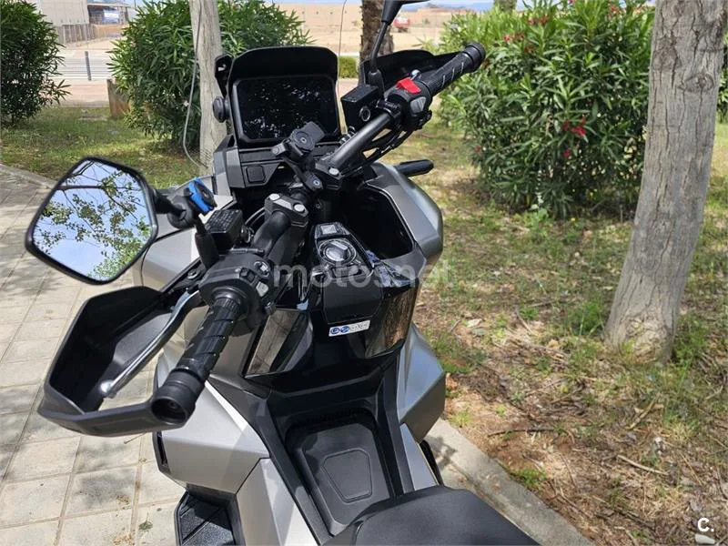 Honda ADV350 - Vista 8