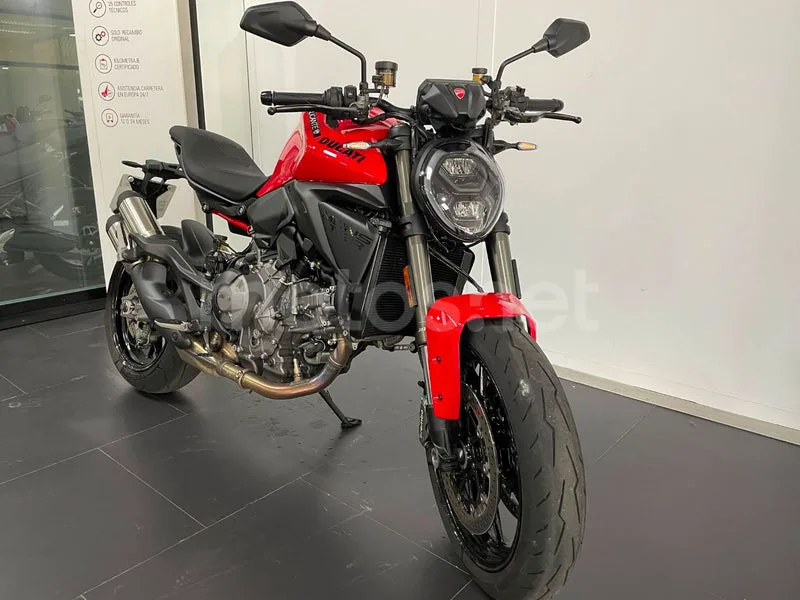 Ducati Monster - Vista 3