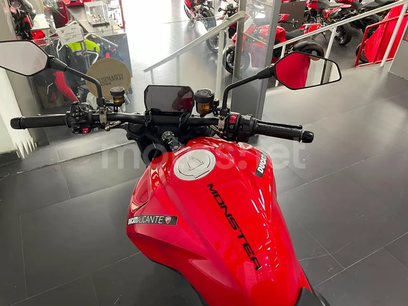Ducati Monster - Vista 4