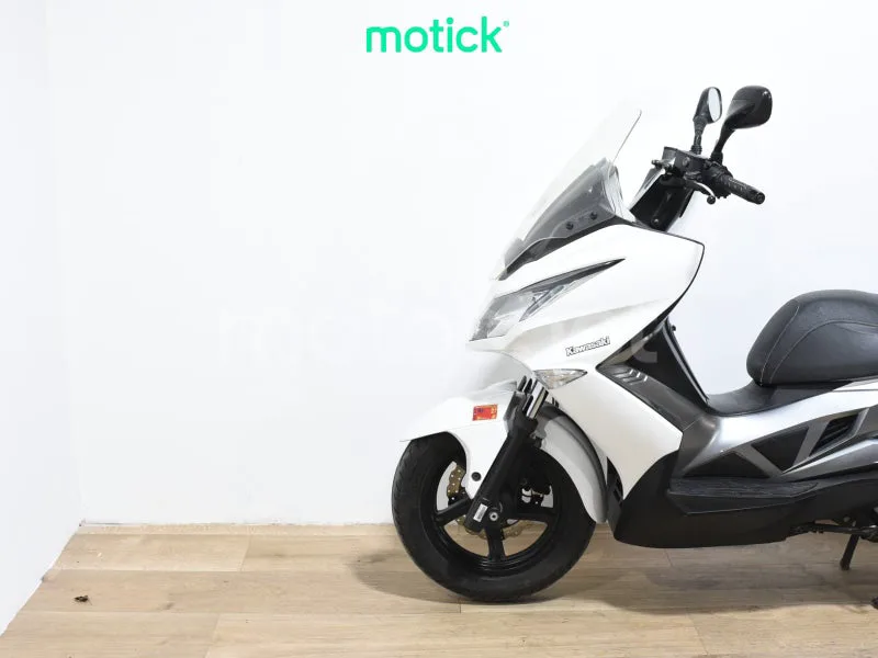 Kawasaki J300 - Vista 3