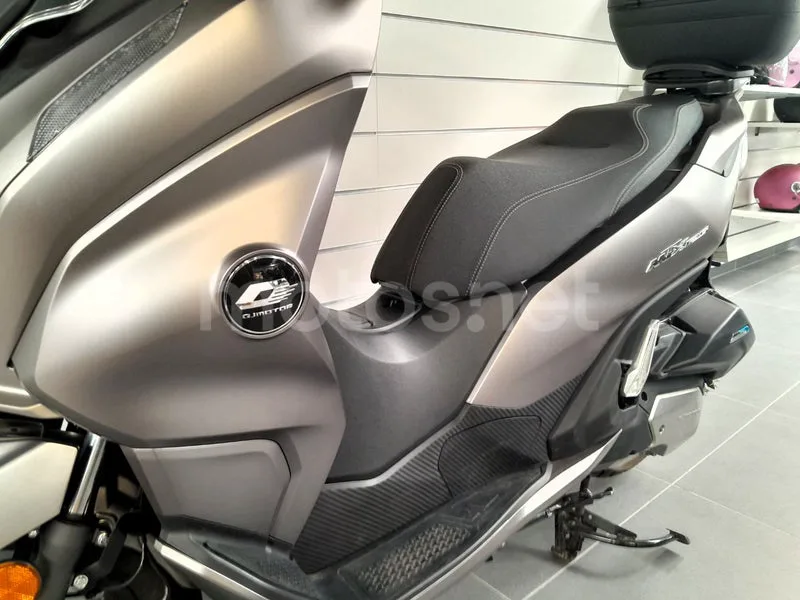 QJ Motor MTX 125 - Vista 4