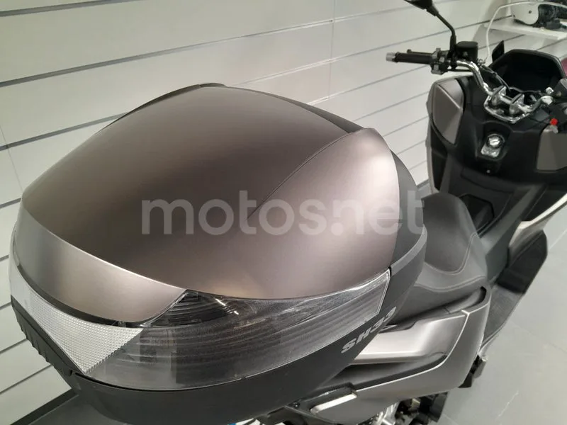 QJ Motor MTX 125 - Vista 6