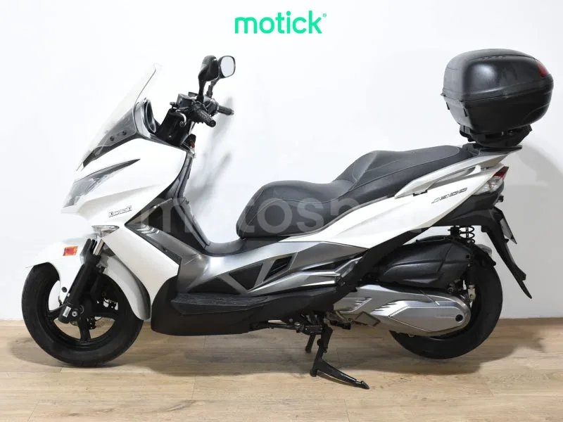 Kawasaki J300 2490 € 2017 Sevilla - 2