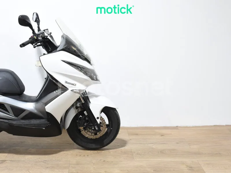 Kawasaki J300 - Vista 9