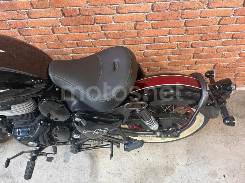 Royal Enfield Classic 350 - Vista 12