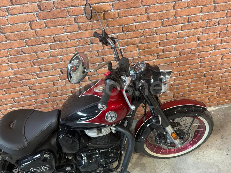 Royal Enfield Classic 350 - Vista 3