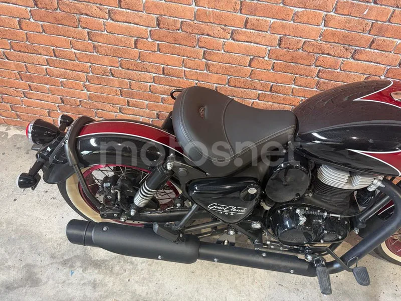 Royal Enfield Classic 350 - Vista 4